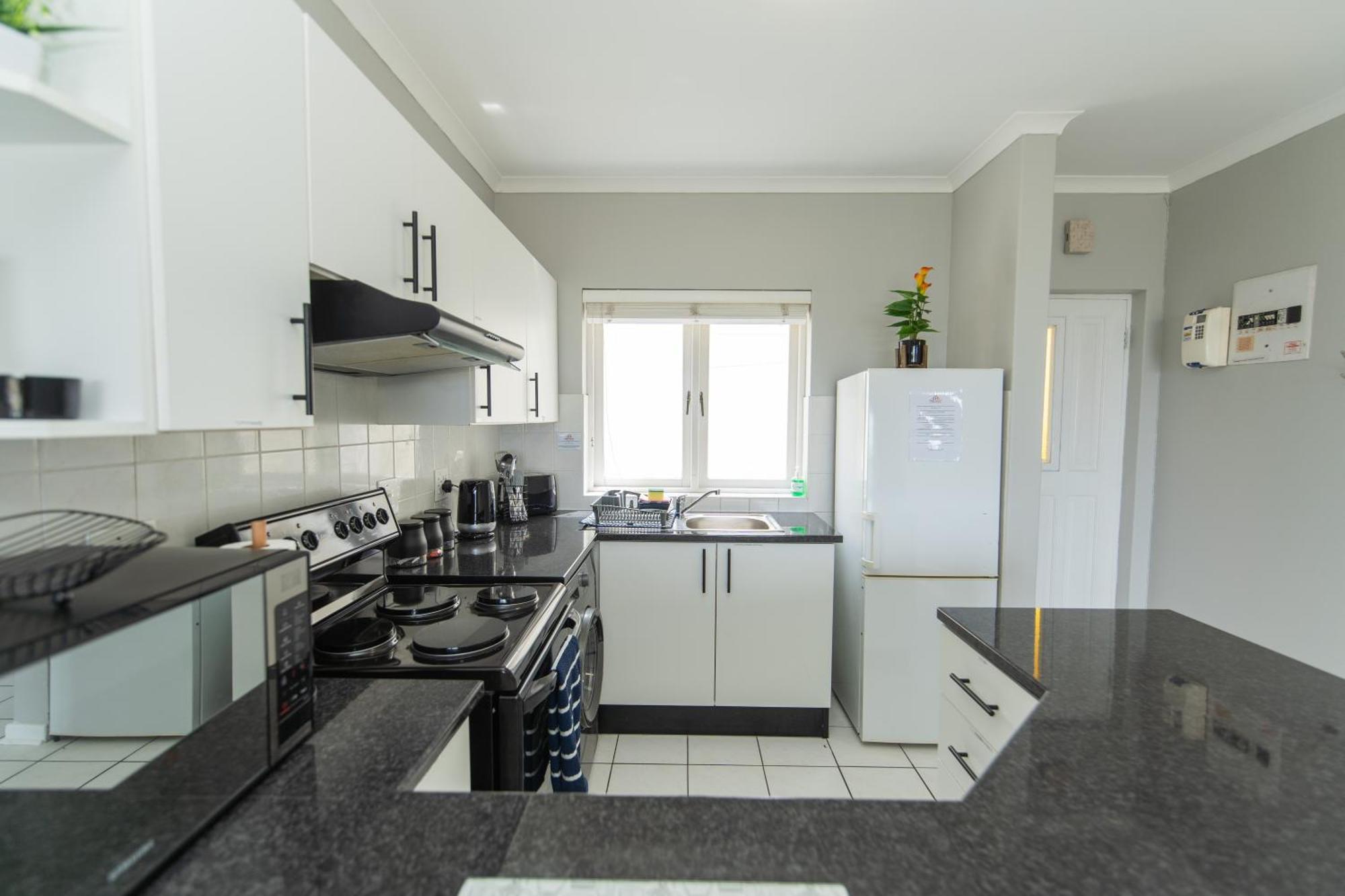 Shells And Bells Beachfront Apartment *