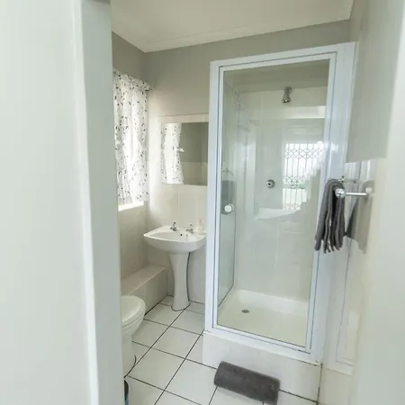 Shells And Bells Beachfront Apartment Port Elizabeth Exterior photo